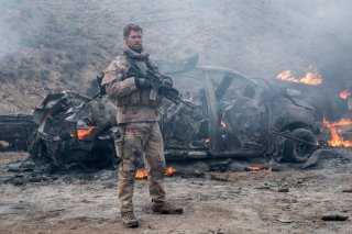 12 Soldiers: Chris Hemsworth in tenuta bellica