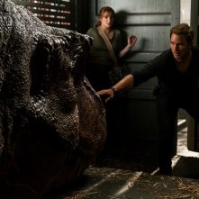Jurassic World - Il regno distrutto: Bryce Dallas Howard e Chris Pratt in un momento del film