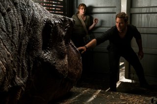 Jurassic World - Il regno distrutto: Bryce Dallas Howard e Chris Pratt in un momento del film