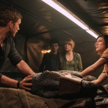 Jurassic World - Il regno distrutto: Bryce Dallas Howard, Chris Pratt, Daniella Pineda e Justice Smith in una scena del film