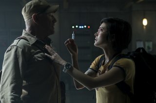 Jurassic World - Il regno distrutto: Daniella Pineda e Ted Levine in una scena del film