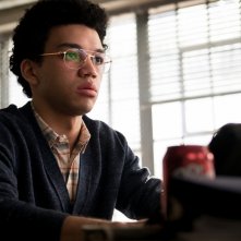 Jurassic World - Il regno distrutto: Justice Smith in una scena del film