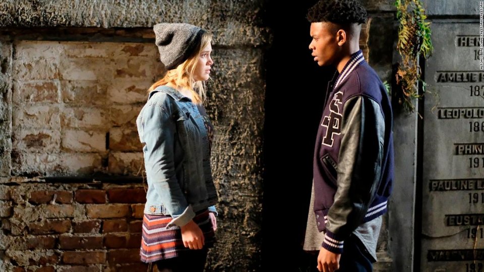 Cloak & Dagger: Olivia Holt e Aubrey Joseph in una scena