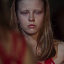 Mia Goth in Suspiria, remake diretto da Luca Guadagnino