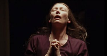 Tilda Swinton in Suspiria (2018) una immagine dal trailer