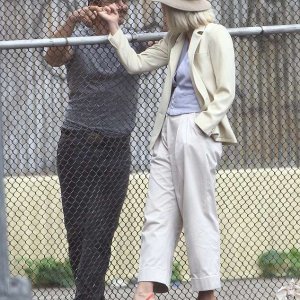 The Deuce: Maggie Gyllenhaal e James Franco scherzano sul set