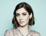 Lizzy Caplan star della serie thriller 'Are You Sleeping', prodotta da Apple