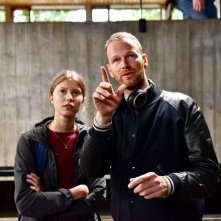 Thelma: Eili Harboe e il regista Joachim Trier sul set del film