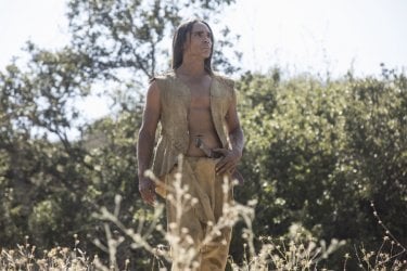 Westworld: una scena con Zahn McClarnon  dell'episodio Kiksuya