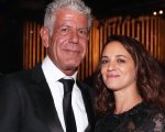 Anthony Bourdain: spunta una nuova biografia con gli ultimi messaggi privati prima del suicidio