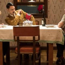 Jojo Rabbit: Roman Griffin Davis, Taika Waititi e Scarlett Johansson sul set