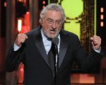 Tony Awards: Robert De Niro attacca Trump, ma l'audio viene censurato