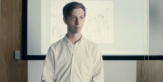 Noi siamo la marea: Max Mauff in un momento del film