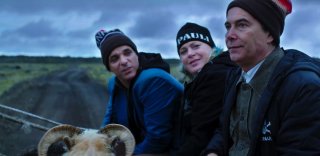 Due piccoli italiani: Francesco Colella, Paolo Sassanelli e Rian Gerritsen in un momento del film