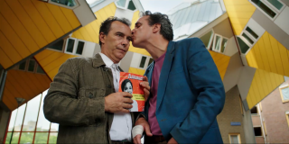 Due piccoli italiani: Francesco Colella e Paolo Sassanelli in una scena del film