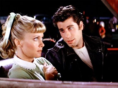 Grease: Olivia Newton-John e John Travolta in un momento del film
