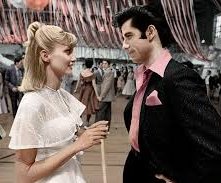 Grease: Olivia Newton-John e John Travolta durante la scena del ballo scolastico