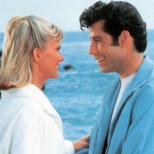 Grease: Olivia Newton-John e John Travolta in una scena del celebre film