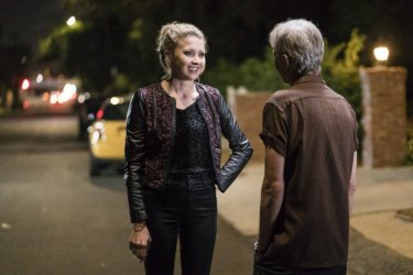 Goliath: Nina Arianda e Billy Bob Thornton in una foto della seconda stagione