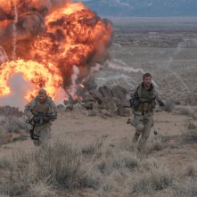 12 Soldiers: Chris Hemsworth, Thad Luckinbill e Geoff Stults in una scena del film