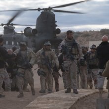 12 Soldiers: Chris Hemsworth, Michael Peña, Trevante Rhodes e Austin Hébert in una scena del film