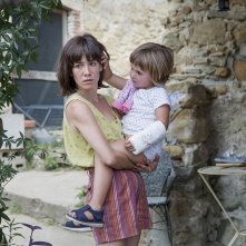 Estate 1993: Paula Robles e Bruna Cusí in una scena del film