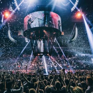 Muse: Drones World Tour, una spettacolare immagine del film concerto