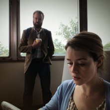Unsane: Claire Foy e Joshua Leonard in una scena del film
