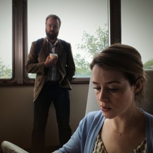 Unsane: Claire Foy e Joshua Leonard in una scena del film
