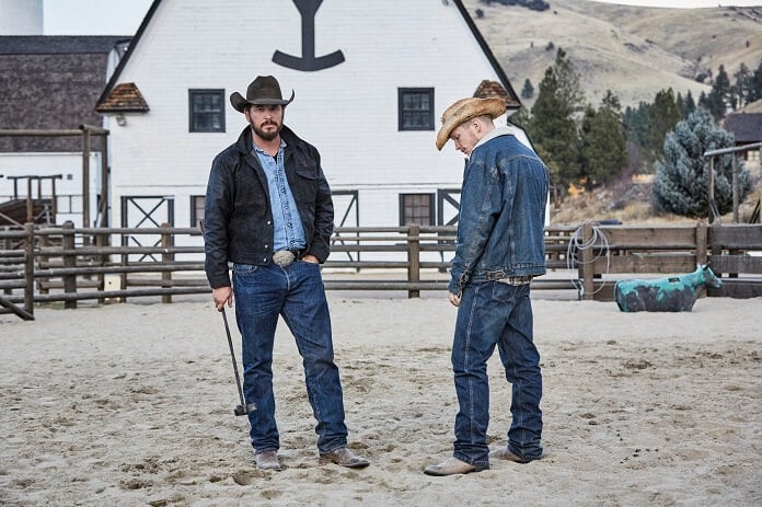 Yellowstone: Cole Hauser e Jefferson White in una scena della serie