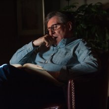 Hereditary: Gabriel Byrne in una scena del film