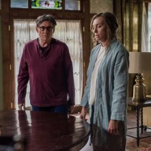 Hereditary: Toni Collette e Gabriel Byrne in una scena del film