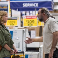 Io, Dio e Bin Laden: Nicolas Cage e Wendi McLendon-Covey in una scena del film