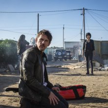 Le ultime 24 ore: Ethan Hawke e Qing Xu in un momento del film