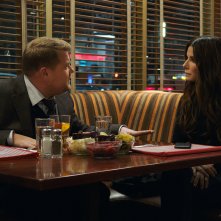 Ocean's 8: Sandra Bullock e James Corden in una scena del film