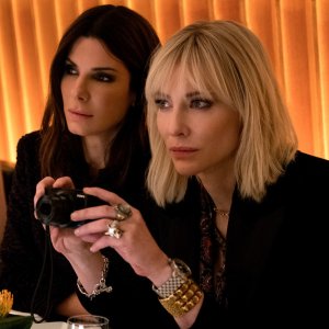 Ocean's 8: Sandra Bullock e Cate Blanchett in un momento del film