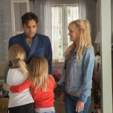 Overboard: Eugenio Derbez e Anna Faris in una scena del film