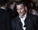 Johnny Depp: guai finanziari e spese folli per il divo, dal divano delle Kardashian a 45 auto di lusso!