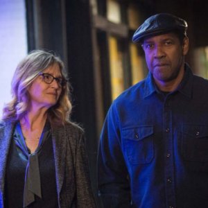 The Equalizer 2 - Senza perdono, Denzel Washington e Melissa Leo in una scena