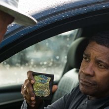 The Equalizer 2 - Senza perdono, Denzel Washington mostra il distintivo