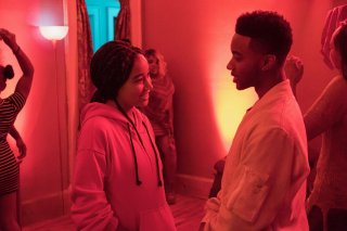 The Hate U Give: Amandla Stenberg e Algee Smith in una scena