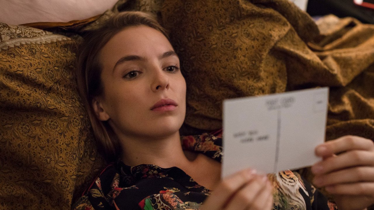 Jodie Comer in una scena di Killing Eve