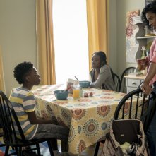 The Chi: Tyla Abercrumbie, Alex R. Hibbert, Birgundi Baker in una scena dell'episodio Ghosts
