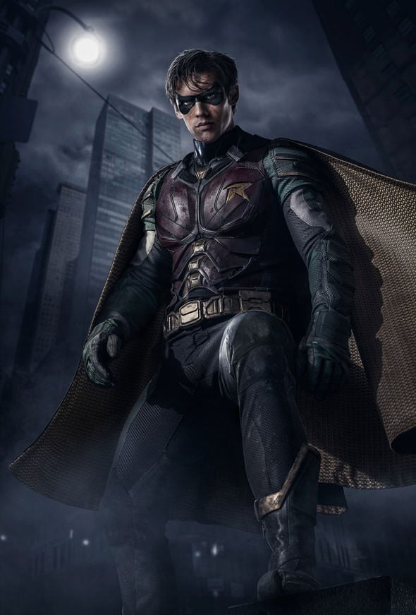 Titans: Le Foto Ufficiali Di Brenton Thwaites In Costume Da Robin!