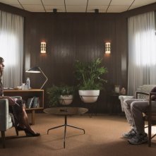 Homecoming: Julia Roberts in una foto della serie