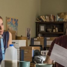 Better Call Saul: Rhea Seehorn e Bob Odenkirk in una scena della quarta stagione