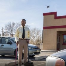 Better Call Saul: Giancarlo Esposito in una scena