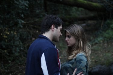 Tafanos: Cristina Marino e Alessio Lapice in una scena del film