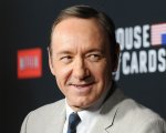 Kevin Spacey: Robin Wright ammette 'Non lo conoscevo', Guy Pearce si pente di averlo definito 'mano lunga'
