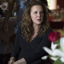 Sharp Objects: Elizabeth Perkins nel'episodio Dirt